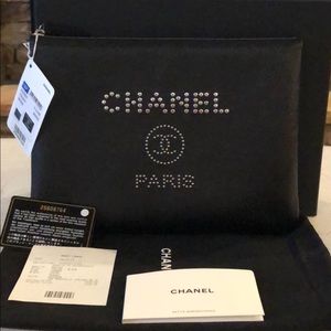 NWT Chanel O Case/Clutch Black Leather 18P
